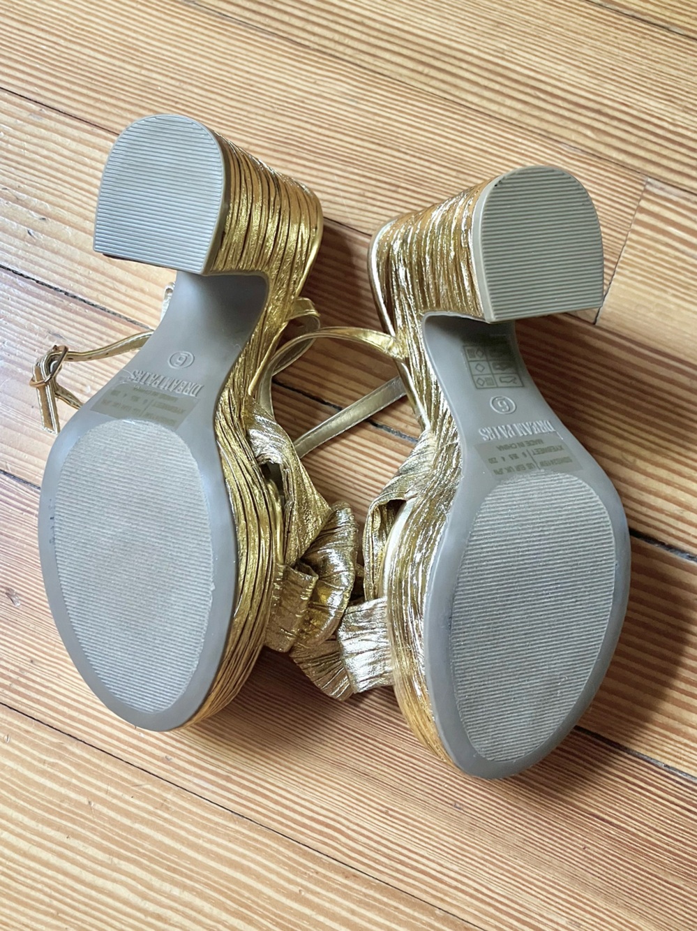NWOB Dream Pairs Platform
Pleated Bow Ankle Strap Sandals in Gold Sz 6 - Picture 15 of 16